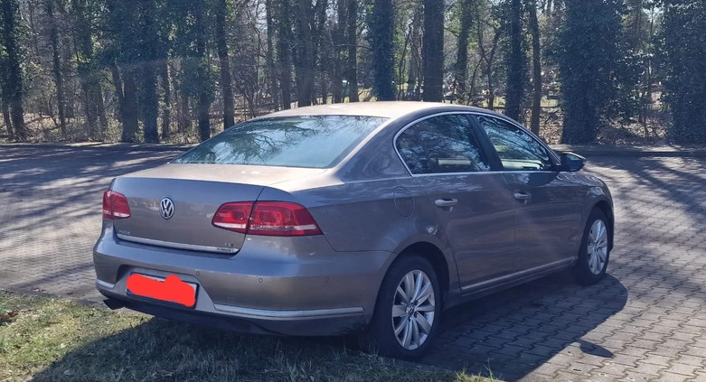 Volkswagen Passat cena 28000 przebieg: 200000, rok produkcji 2011 z Szczawnica małe 92